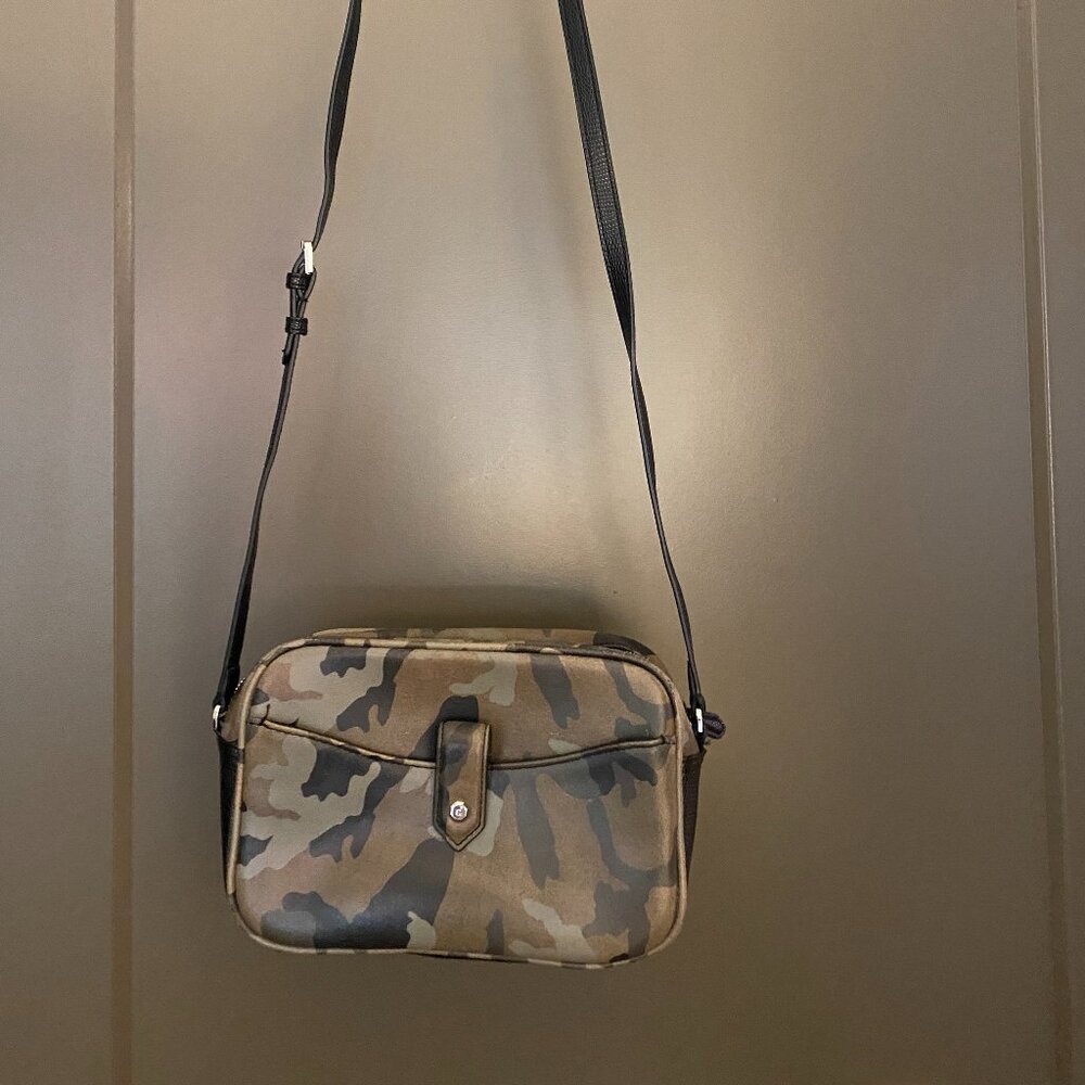GILI Leather Camo Crossbody Camera Bag